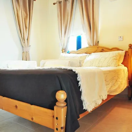 Sapphire Apartment *